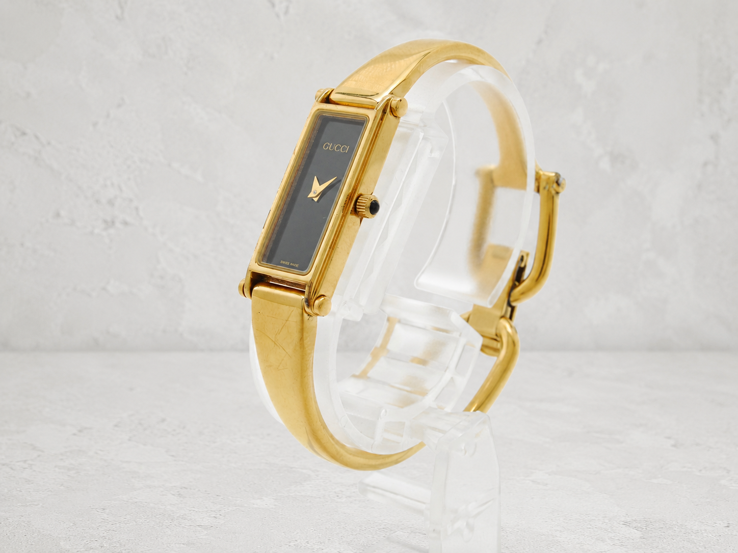 GUCCI／1500L クォーツ 黒文字盤 ゴールド バングルウォッチ