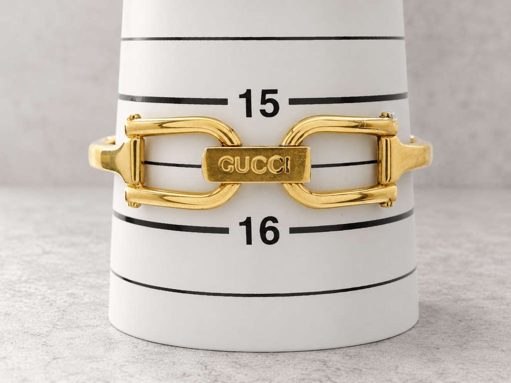 GUCCI／1500L クォーツ 黒文字盤 ゴールド バングルウォッチ