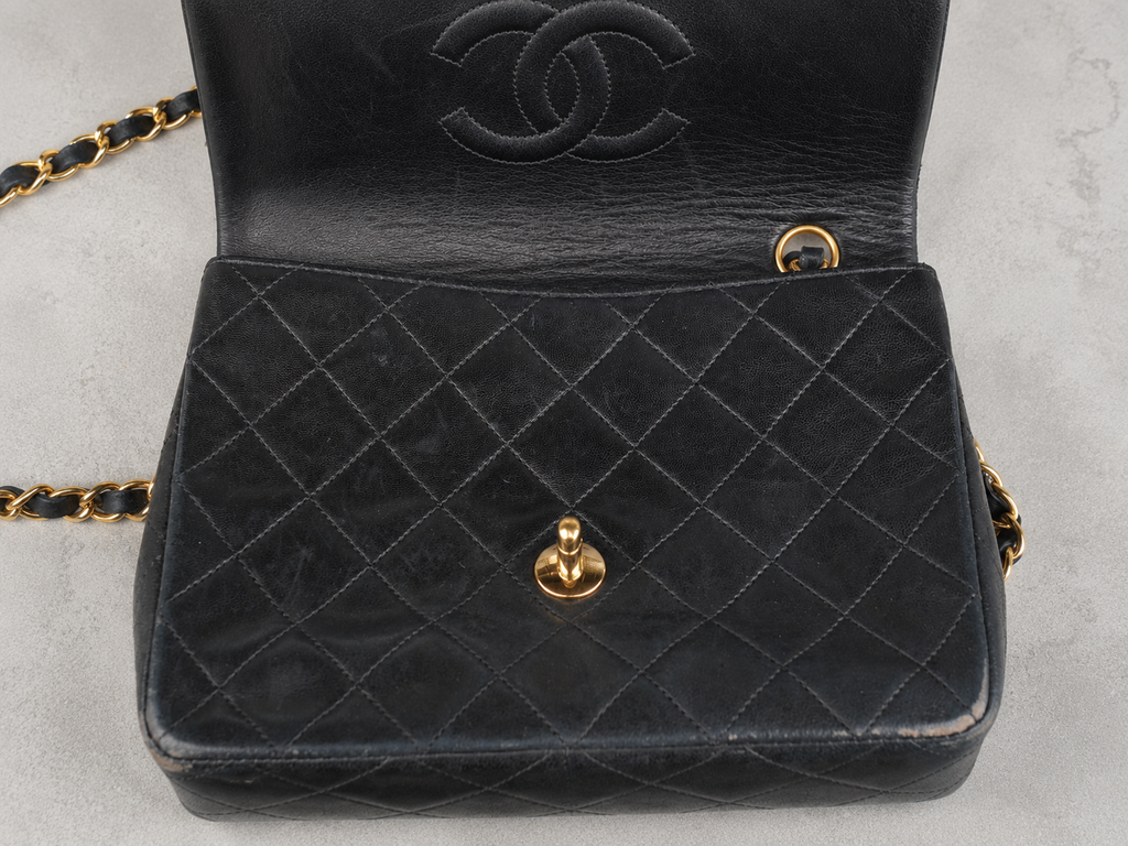 CHANEL／マトラッセ チェーンショルダーバッグ