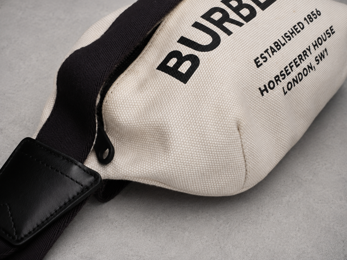 BURBERRY／ホースフェリー ミディアム バムバッグ アイボリー×ブラック 保存袋付き