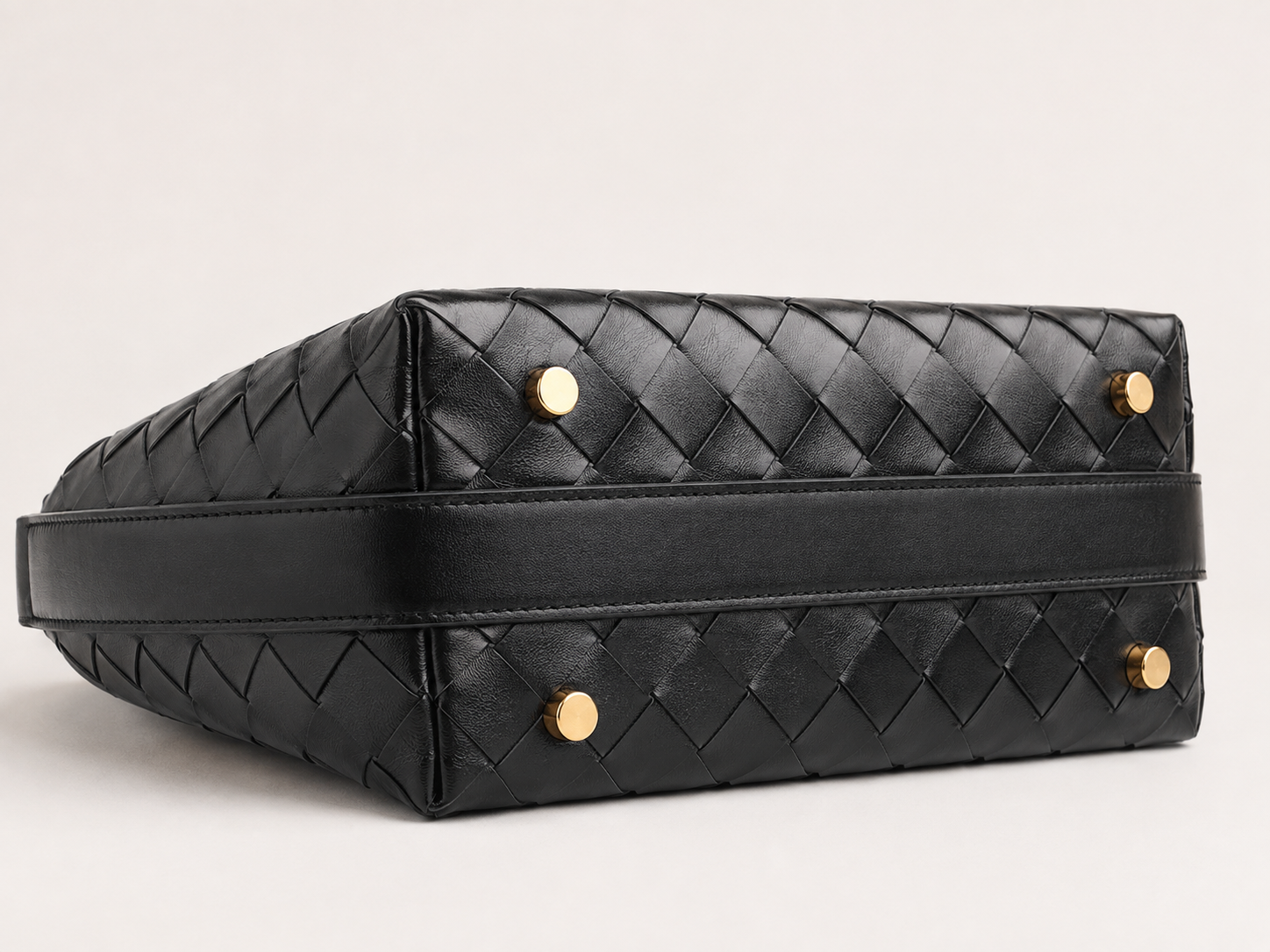 BOTTEGA VENETA／ミニ ウォレス ショルダーバッグ ブラック 箱・保存袋付き