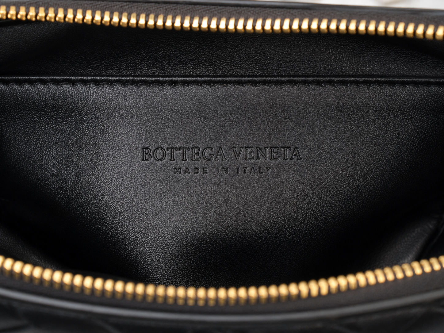 BOTTEGA VENETA／ミニ ウォレス ショルダーバッグ ブラック 箱・保存袋付き