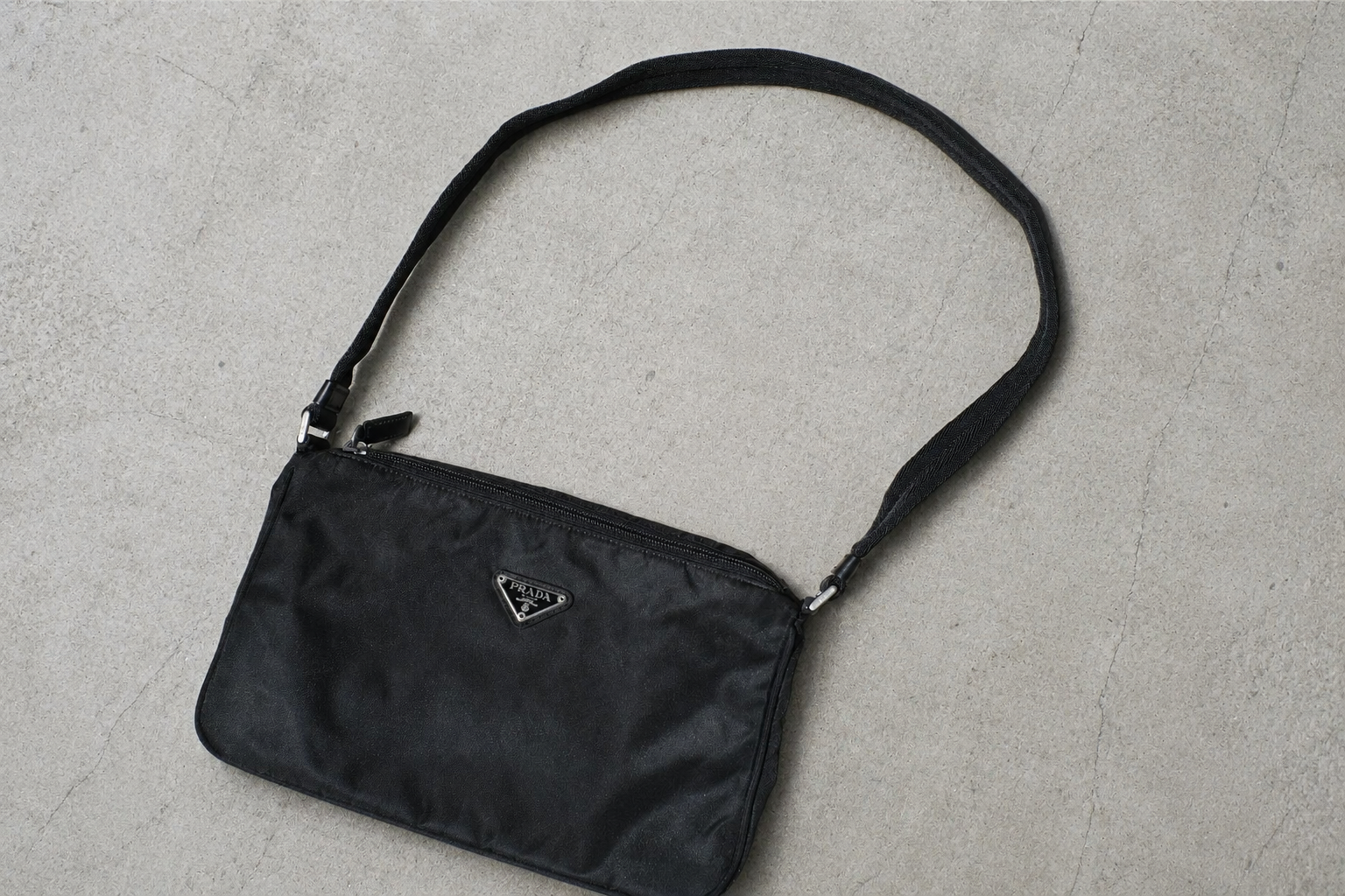 PRADA／ナイロン ショルダーバッグ