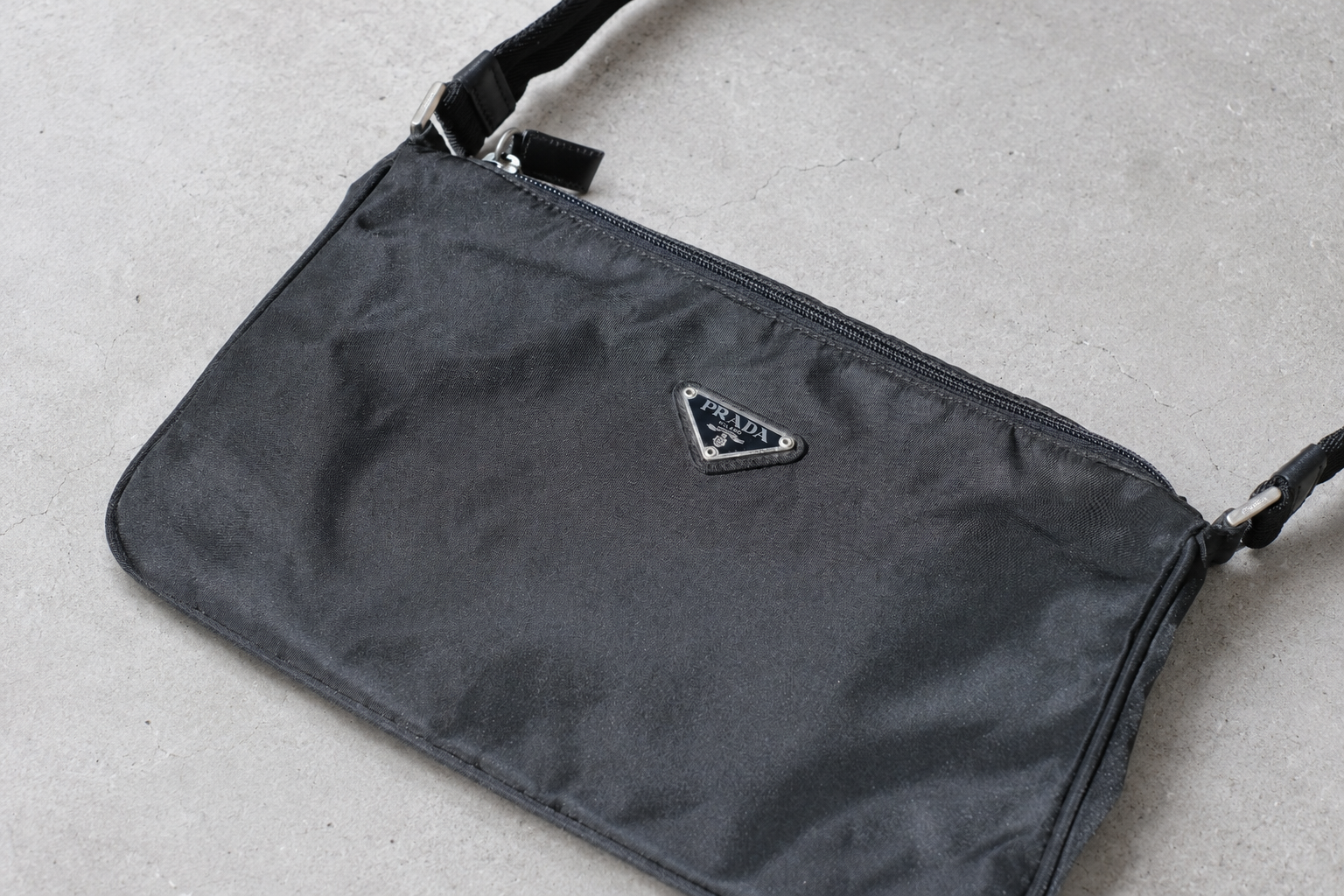 PRADA／ナイロン ショルダーバッグ