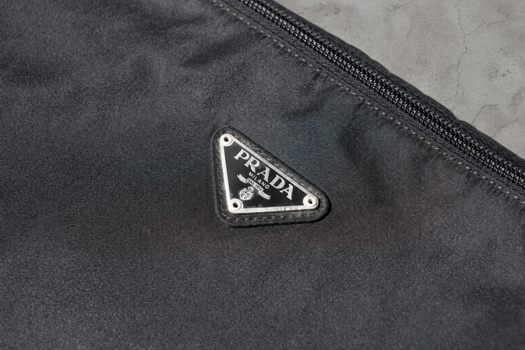 PRADA／ナイロン ショルダーバッグ