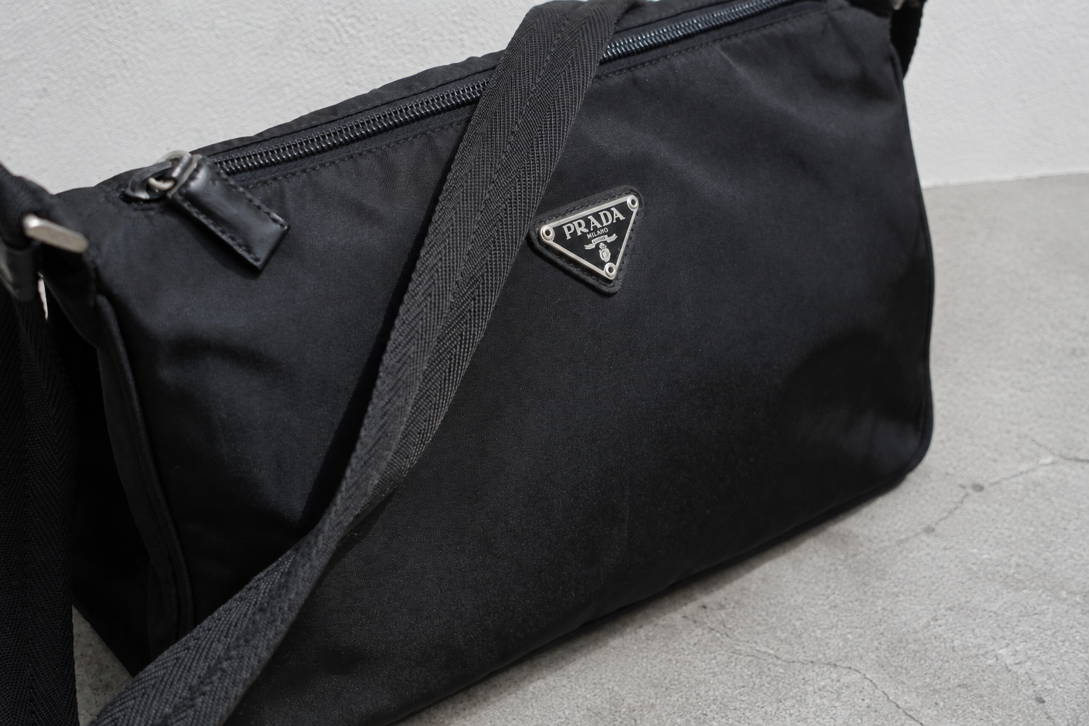 PRADA／ナイロン ショルダーバッグ