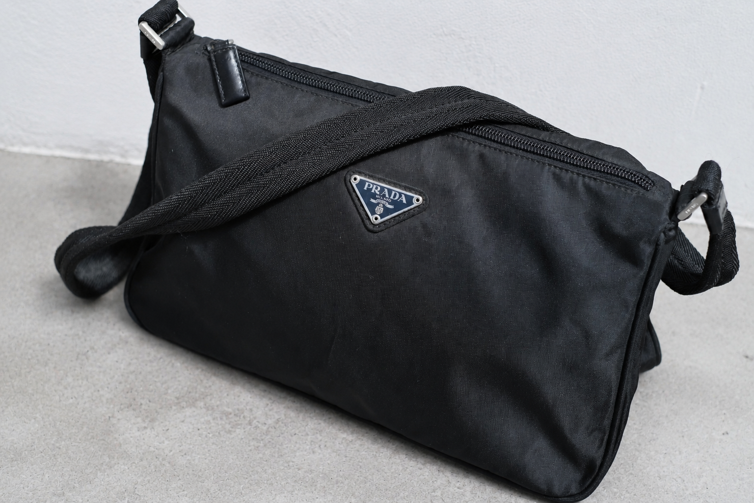PRADA／ナイロン ショルダーバッグ