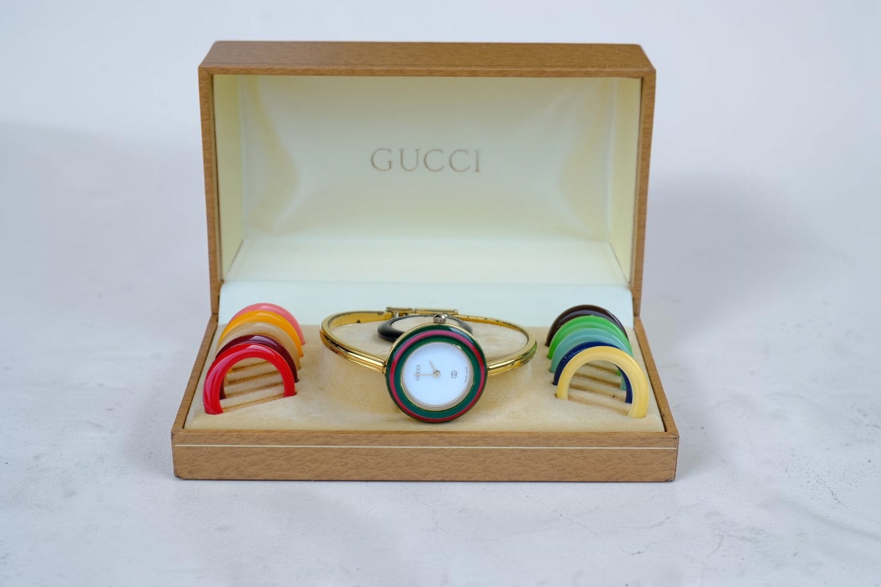 GUCCI／チェンジベゼル バングルウォッチ 12色ベゼル 箱付き 稼働品