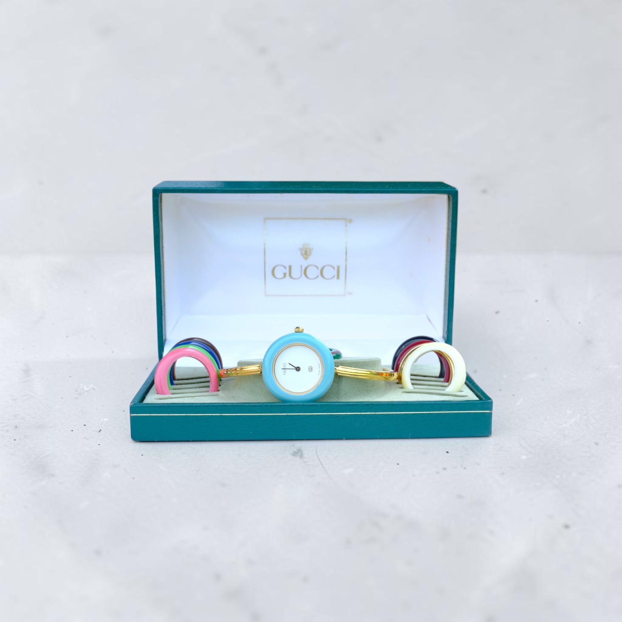 GUCCI／チェンジベゼル バングルウォッチ 10色ベゼル 稼働品